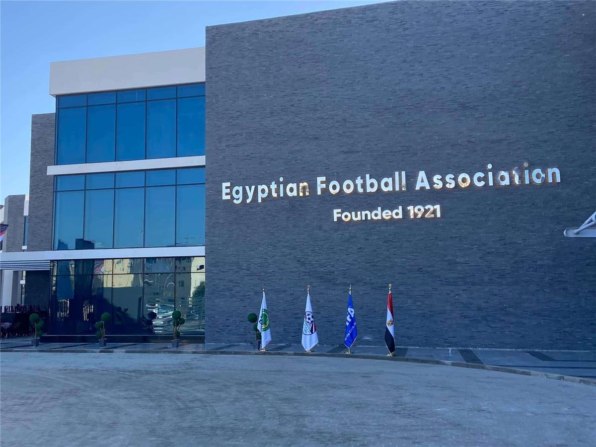 تداعيات أزمة التحكيم المصري: بيان عاجل من اتحاد الكرة بعد اعتزال محمود البنا وسامي هلهل