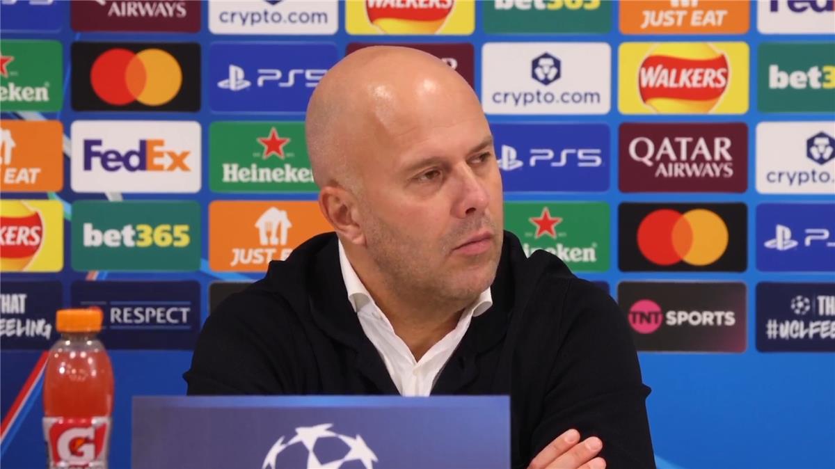 مستقبل آرني سلوت مع ليفربول: هل تنذر الهزيمة القاسية أمام أيندهوفن بنهاية مبكرة؟