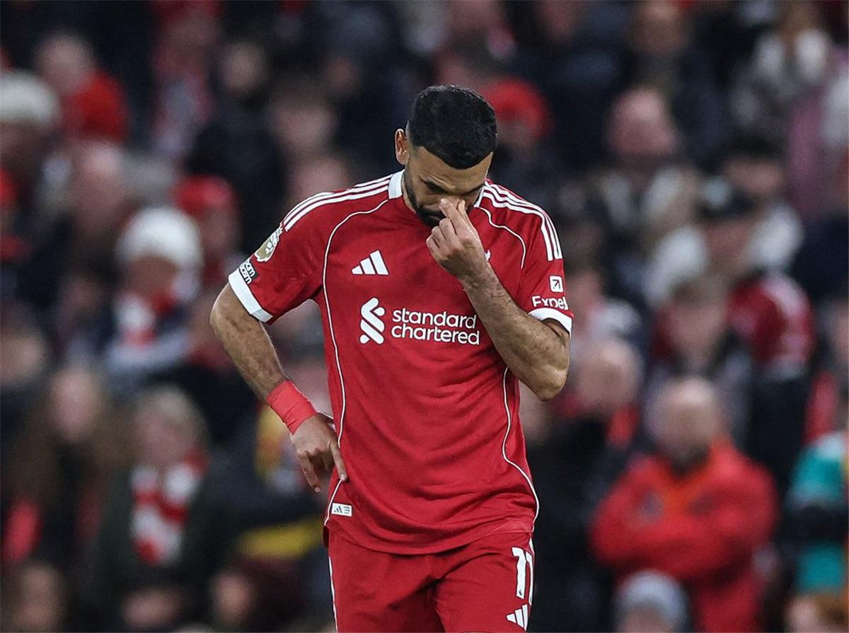 مفاجأة سلوت الكبرى: الكشف عن سبب استبعاد محمد صلاح من تشكيلة ليفربول الأساسية أمام وست هام