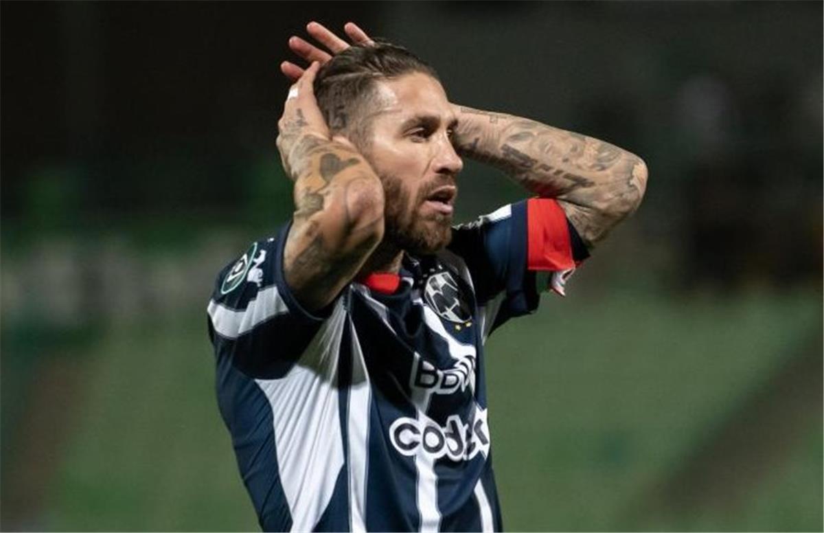 الكشف عن تفاصيل عرض مانشستر يونايتد لسيرجيو راموس: هل يعود القائد المخضرم للدوري الإنجليزي؟