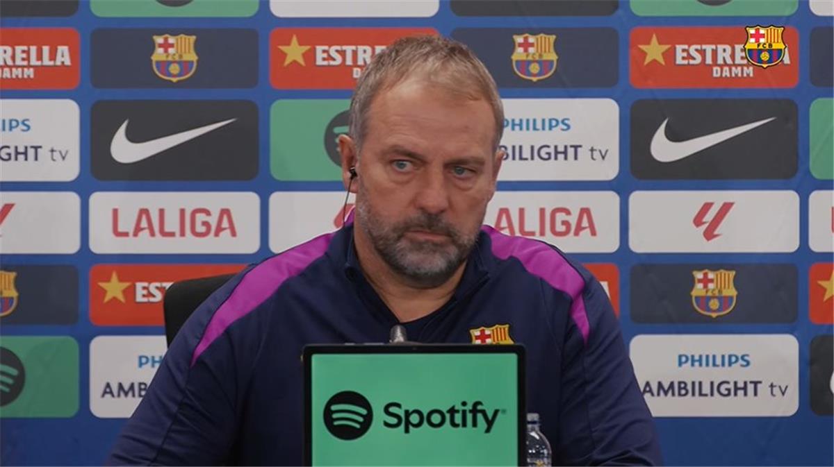 هانز فليك يوضح استراتيجية برشلونة ويُحلل أداء الفريق قبل قمة أوساسونا