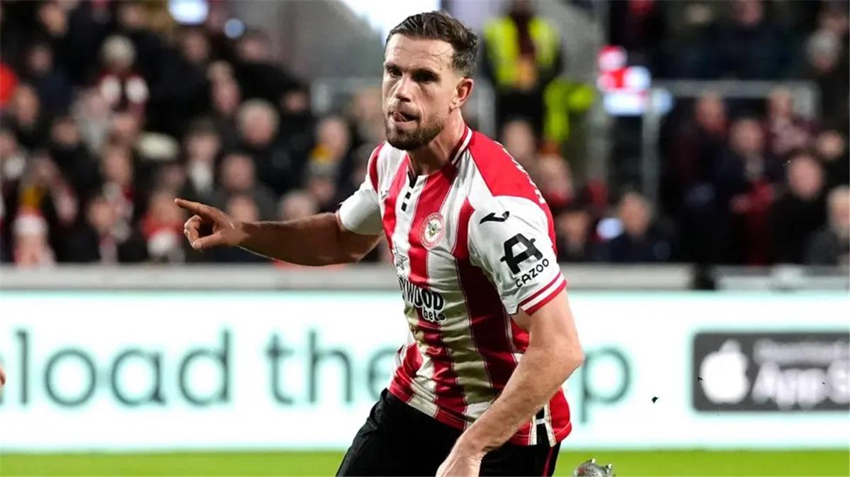 لفتة مؤثرة: تكريم هندرسون لجوتا بعد هدفه الأول يلامس القلوب