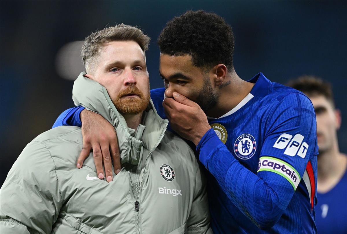 سكاي سبورت تؤكد: ليام روزنيور يصل لندن لحسم تدريب تشيلسي وخلافة ماريسكا