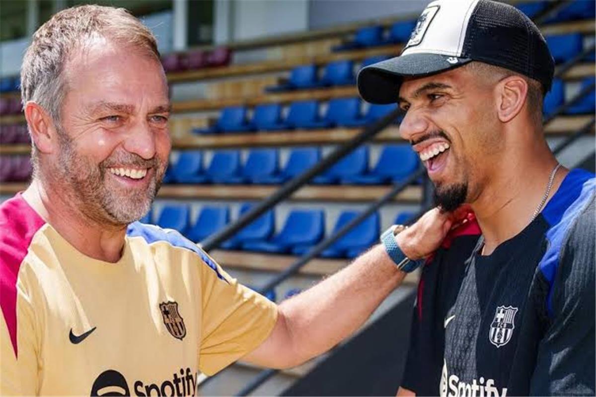 هانز فليك يحسم الخيارات: الكشف عن قائمة برشلونة النهائية لكأس السوبر الإسباني ومستجدات أراوخو المثيرة!