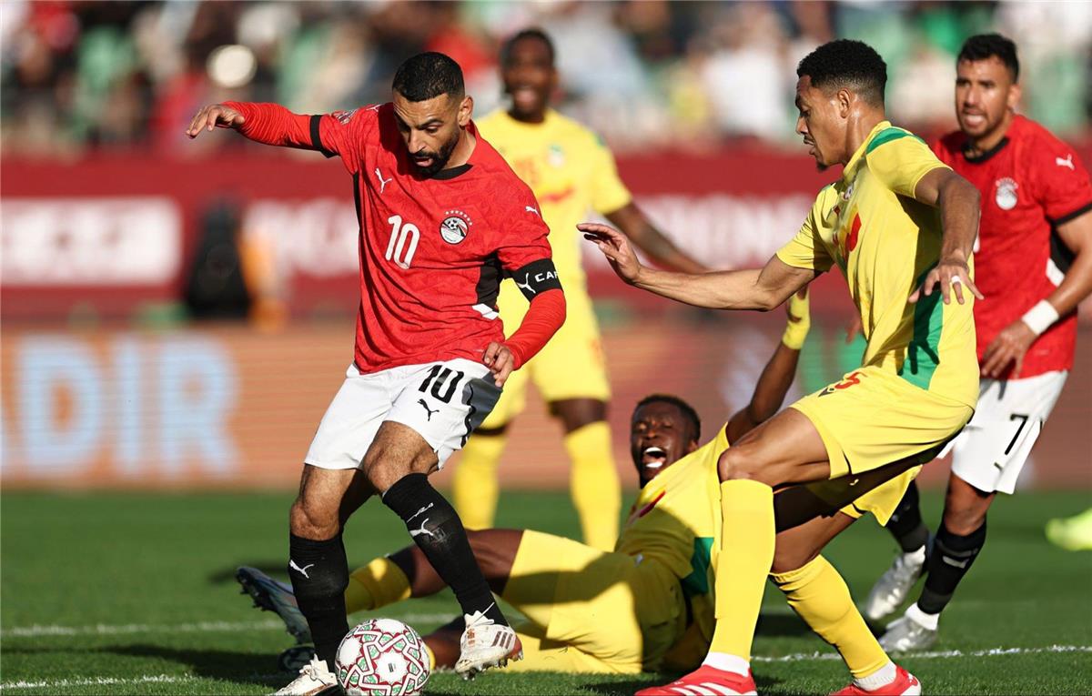 تألق محمد صلاح مع منتخب مصر في كأس الأمم الأفريقية: الفرعون يُنسي متاعب ليفربول ويقود الفراعنة لربع النهائي