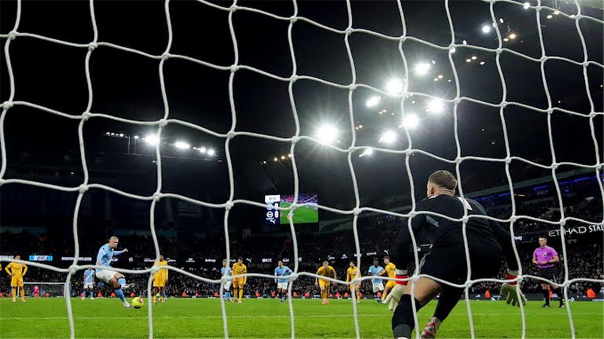 إثارة الدوري الإنجليزي: هالاند يسجل هدف مانشستر سيتي الأول ضد برايتون ويعيد السيتيزنز للمقدمة
