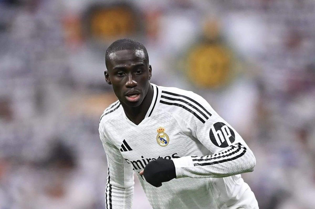 كشف صادم: صحفي إسباني يفجر قنبلة حول مستقبل فيرلاند ميندي مع ريال مدريد ومعجزة استمراره في الملاعب