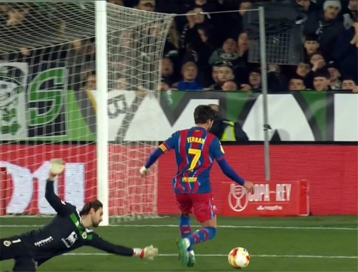 تحليل حصري: كيف قاد فيران توريس برشلونة لتجاوز راسينج سانتاندير بهدفه الأول في كأس الملك