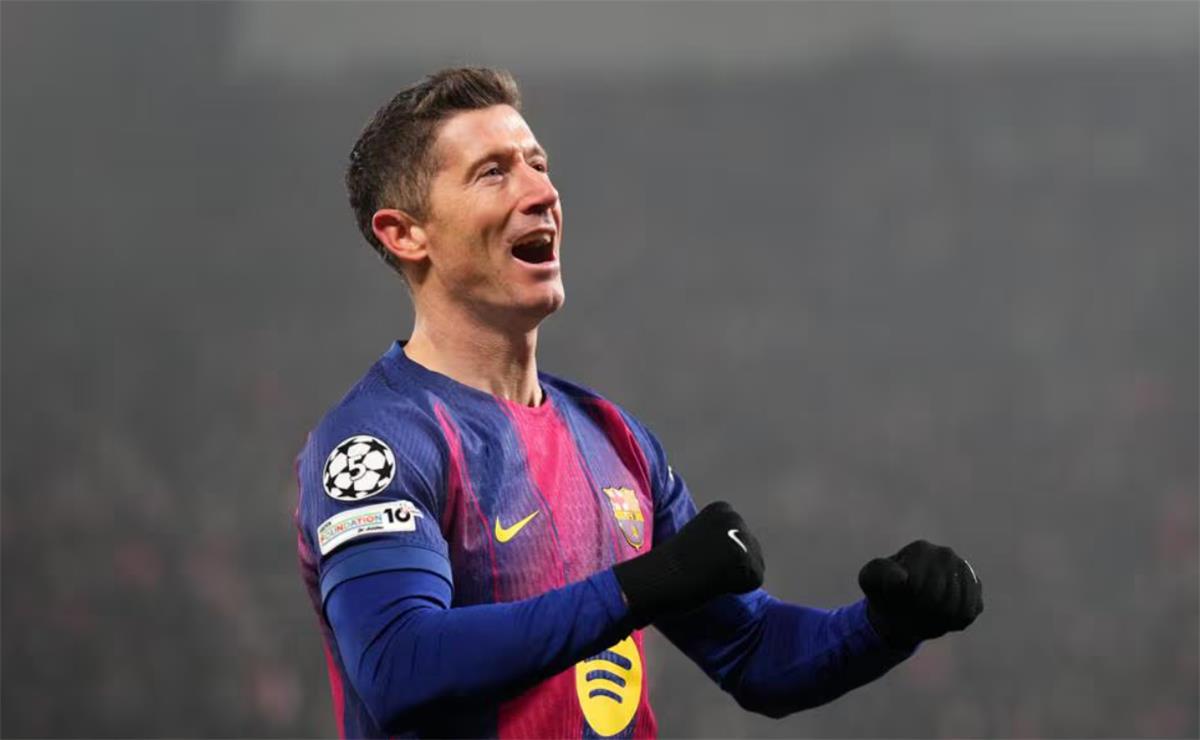 ليفاندوفسكي يكشف كواليس معركة برشلونة ضد سلافيا براج: نظرة عميقة على تحديات الأبطال