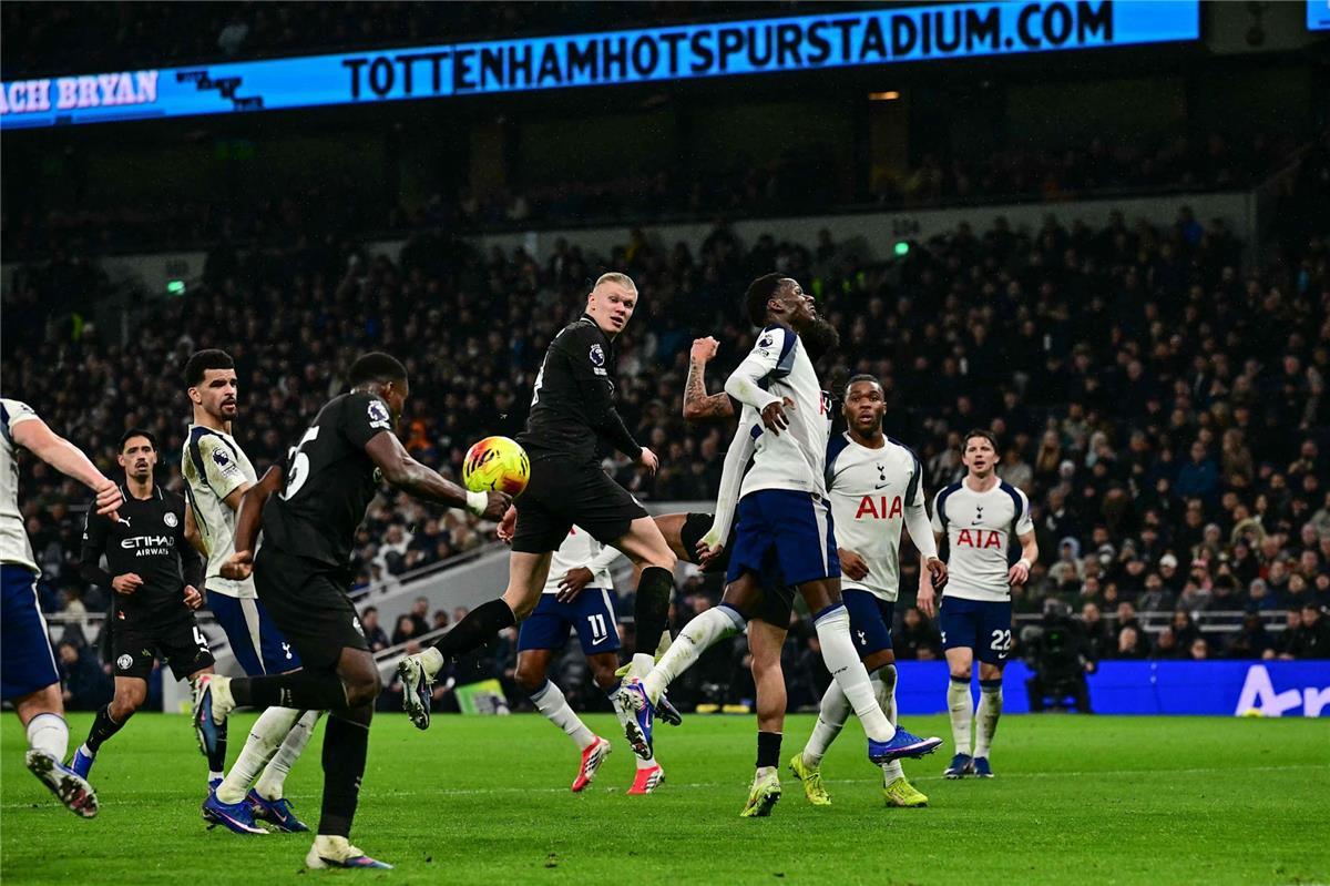 سلوك هالاند يثير غضب جماهير مانشستر سيتي: هل تراجع شغف النجم النرويجي؟