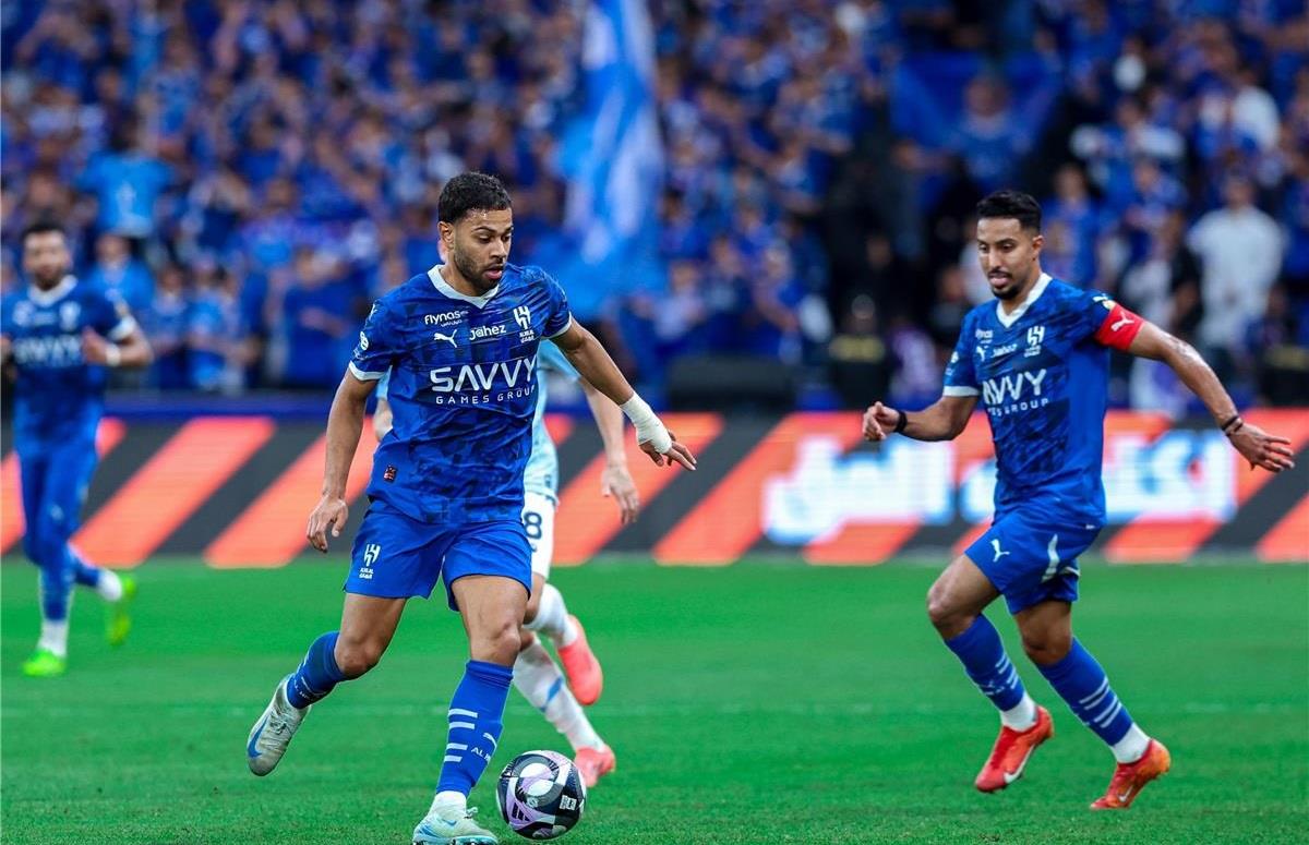 الكشف الشامل عن مواعيد مباريات الدوري السعودي والأوروبي اليوم الاثنين 2-2-2026: قمة الهلال والأهلي وترقب النصر