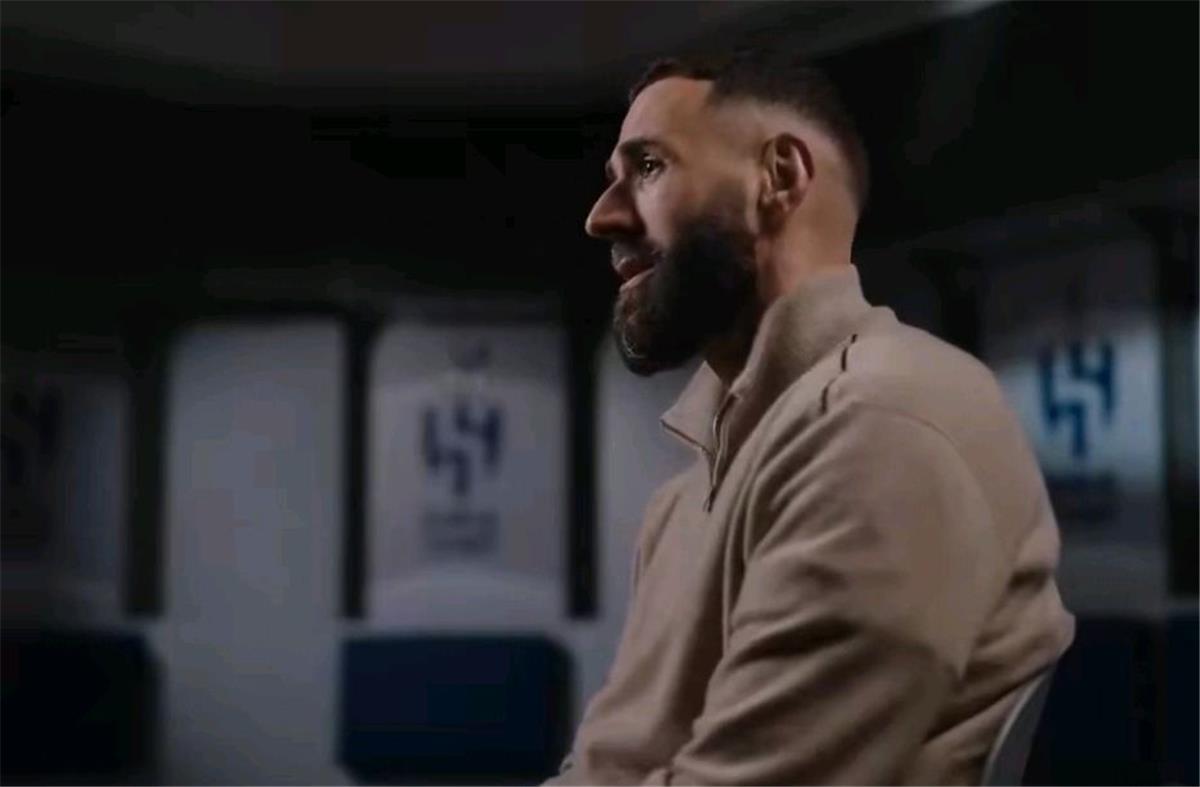 كريم بنزيما يكشف عن طموحاته الكبرى مع الهلال السعودي: الزعيم ريال مدريد آسيا