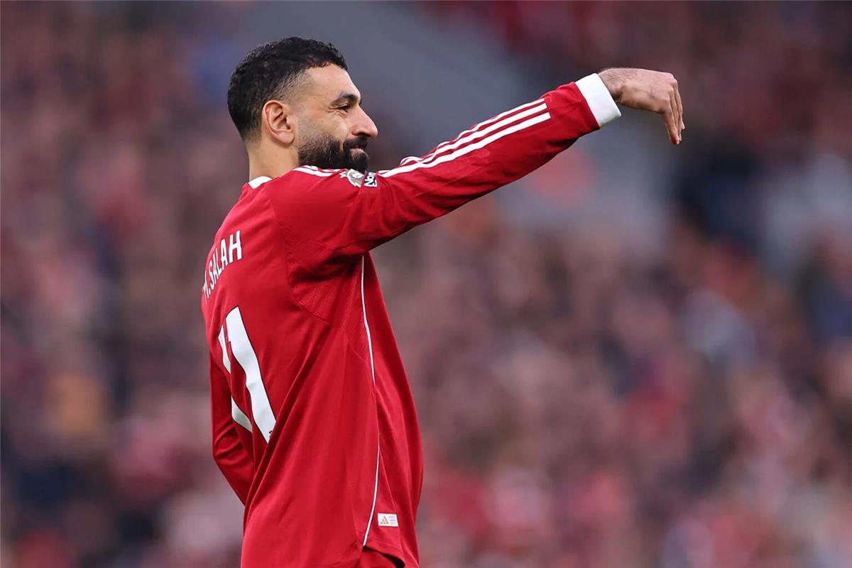 هل يستعيد ‘الفرعون المصري’ بريقه؟ تحليل توقعات جاري نيفيل بشأن عودة محمد صلاح لمستواه