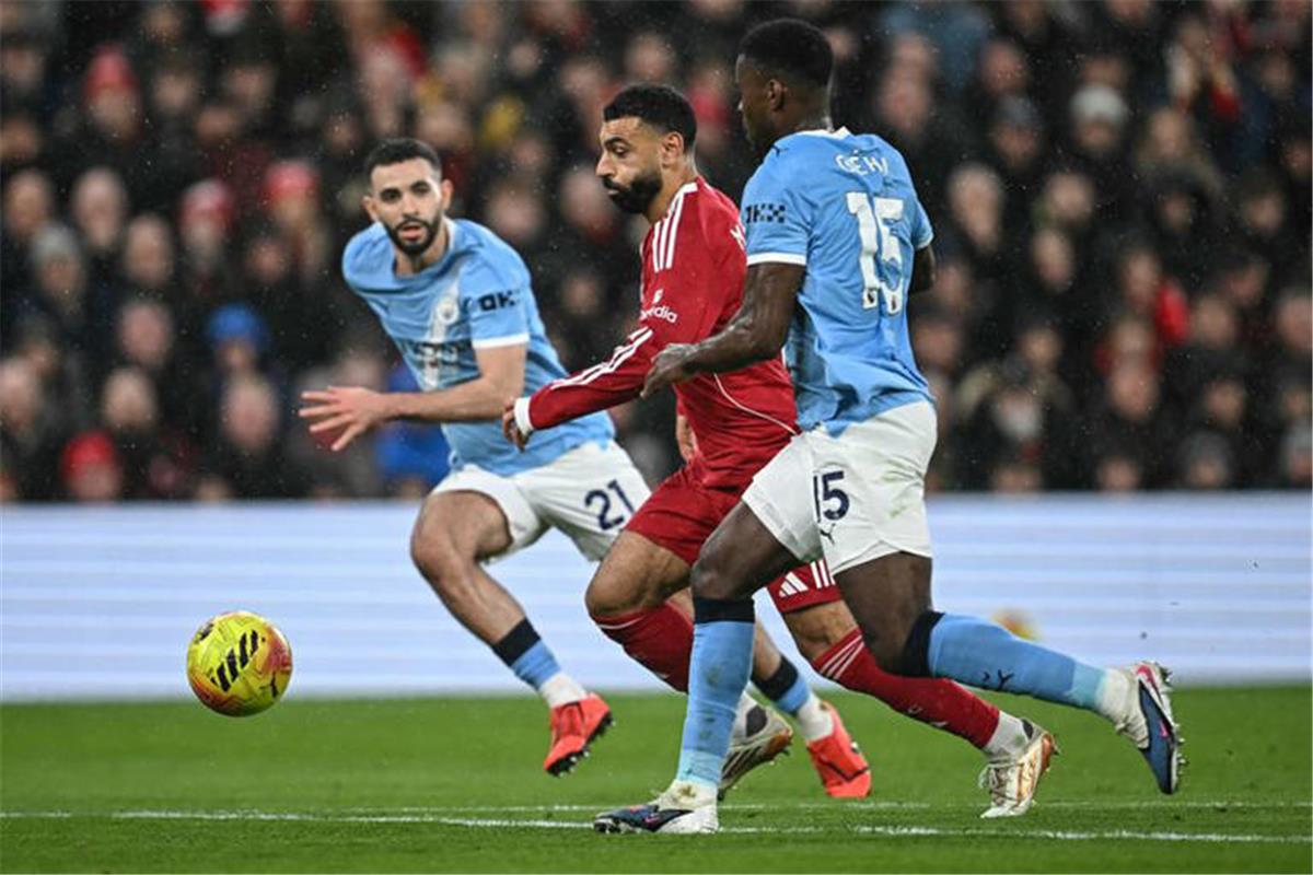 كلاتنبرج يدعم سلوت: هل أثرت واقعة جويهي وصلاح التحكيمية على قمة البريميرليج؟