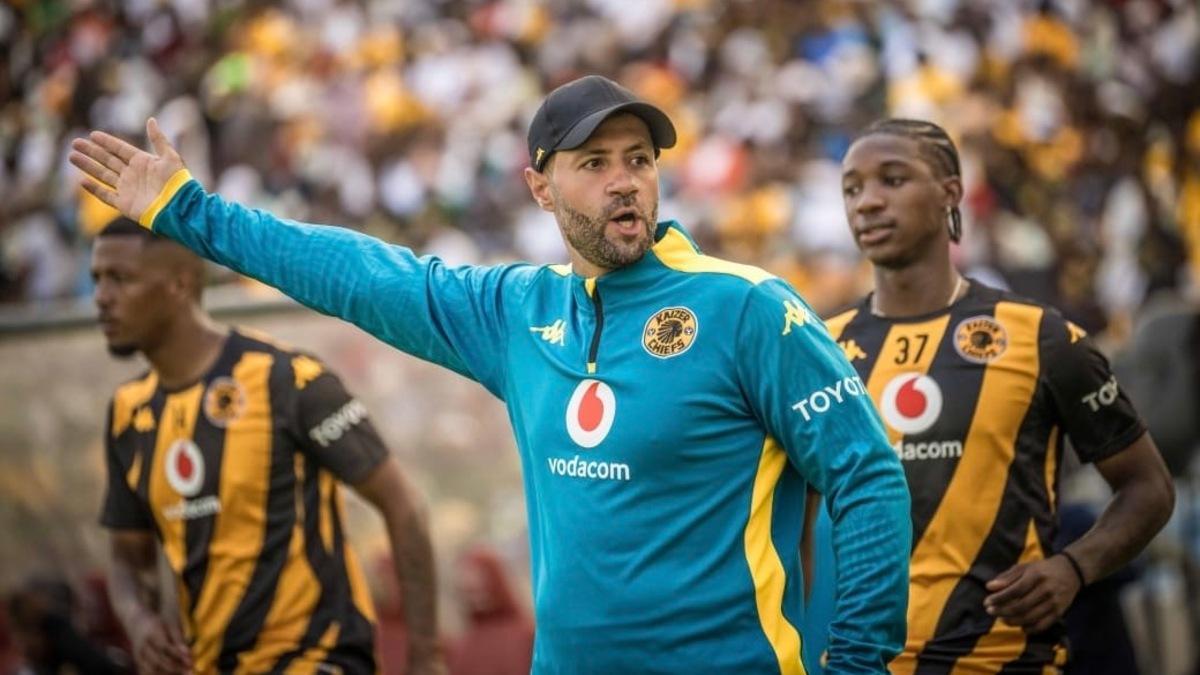 تصريحات نارية: مدرب كايزر تشيفز يؤكد على صعوبة المجموعة ويكشف عن تأثير غياب عماد دونجا على الزمالك في الكونفدرالية