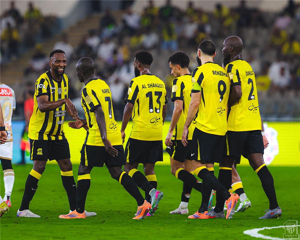 قمة آسيوية حاسمة: كل ما تريد معرفته عن موعد مباراة الاتحاد والغرافة اليوم والقنوات الناقلة