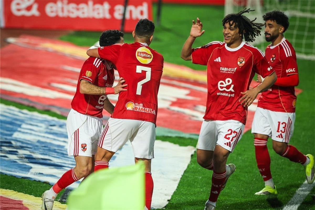 الكشف عن قائمة بدلاء الأهلي الحاسمة أمام الإسماعيلي في قمة الدوري المصري