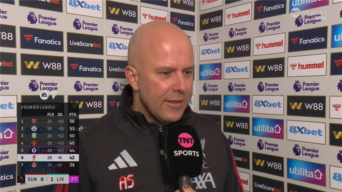 آرني سلوت يتغنى بإنجاز محمد صلاح الأسطوري ويكشف قلقه بشأن إصابات ليفربول