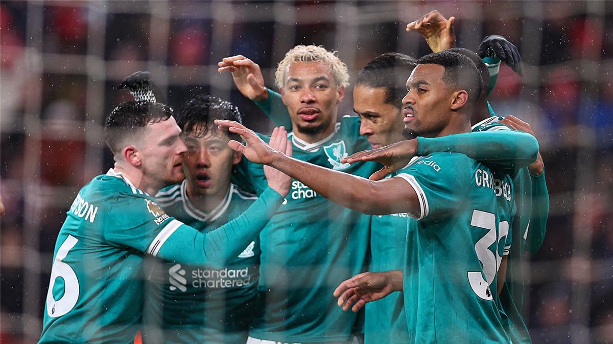 فيرجيل فان دايك يحقق إنجازًا تاريخيًا ويرشح لجائزة الأفضل في الجولة 26 بالدوري الإنجليزي