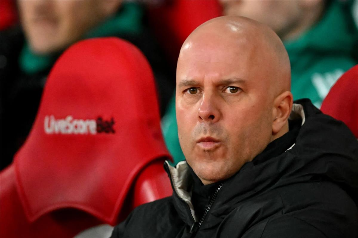 آرني سلوت يحدد المسار: تفاصيل حاسمة حول مستقبل إبراهيما كوناتي مع ليفربول