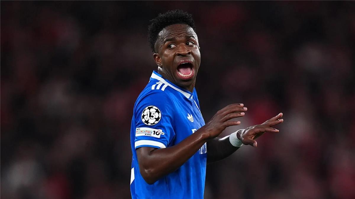 فينيسيوس جونيور يتصدى للعنصرية: تصريحات نارية بعد واقعة بنفيكا تُشعل الرأي العام