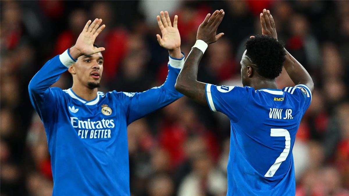 ترينت ألكسندر أرنولد يندد بظاهرة العنصرية في الملاعب: دعم أرنولد الصريح لفينيسيوس ضد العنصرية يضيء على ضرورة التصدي لها