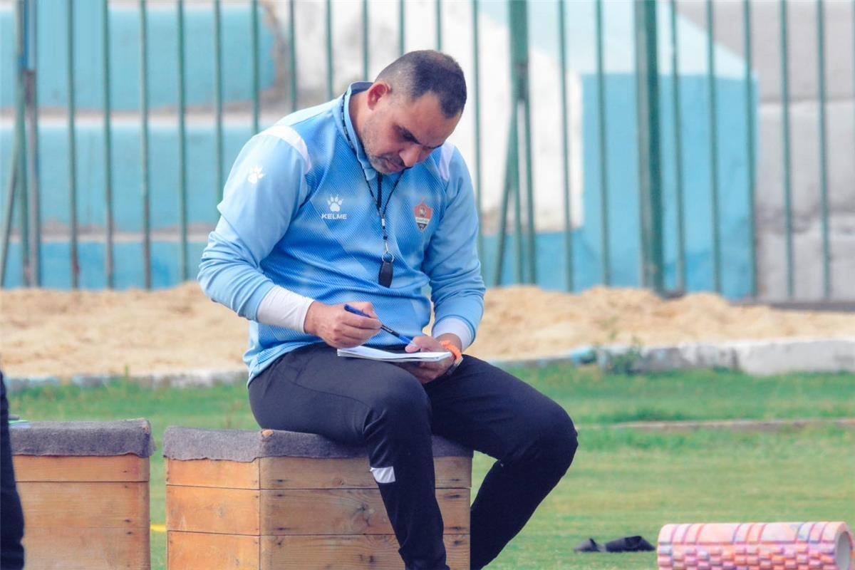 رؤية جريئة: تحليل أحمد عيد عبد الملك لمنافسة الدوري المصري ودور الزمالك المفاجئ