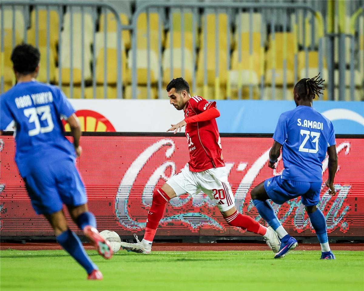 تفاصيل صادمة: كشف سبب إلغاء المؤتمر الصحفي لمباراة الأهلي وسموحة وتأثيره على صدارة الدوري