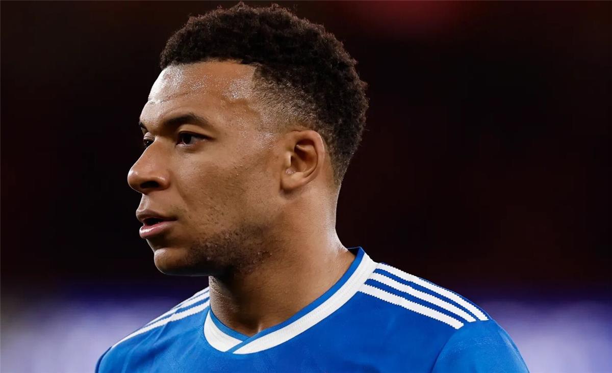 موقعة الإياب الحاسمة: كشف الستار عن قائمة ريال مدريد لمباراة بنفيكا دوري أبطال أوروبا وتفاصيل غياب مبابي