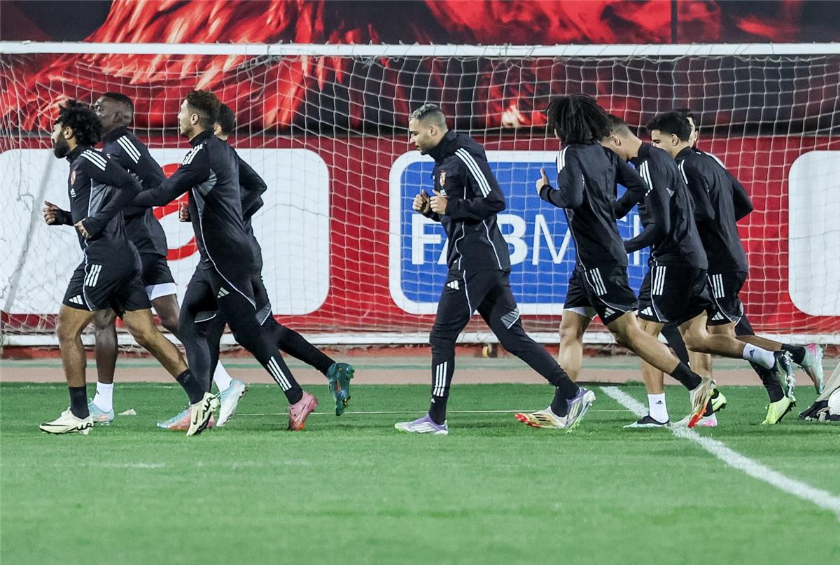 دفعة قوية للقلعة الحمراء: عودة ثنائي الأهلي للتدريبات قبل مواجهة زد الحاسمة في الدوري