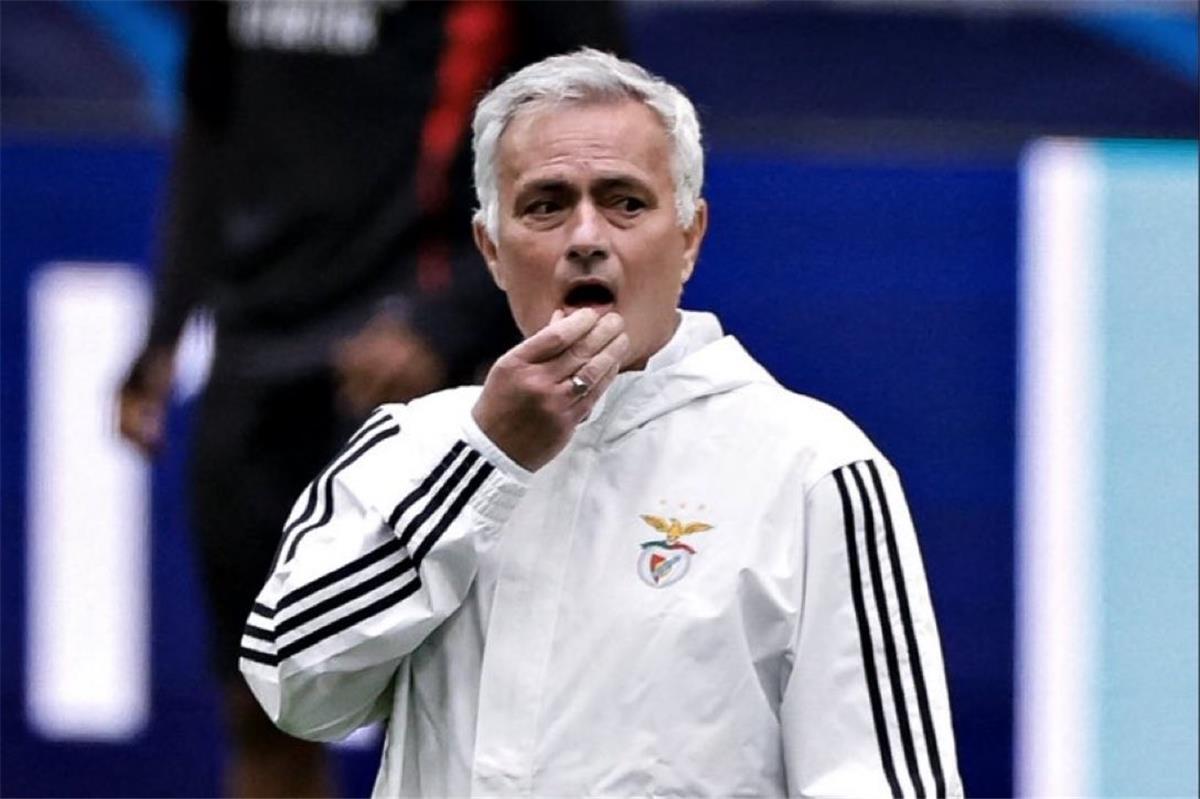 مفاجأة غير متوقعة: الكشف عن مكان متابعة جوزيه مورينيو لموقعة ريال مدريد وبنفيكا التاريخية