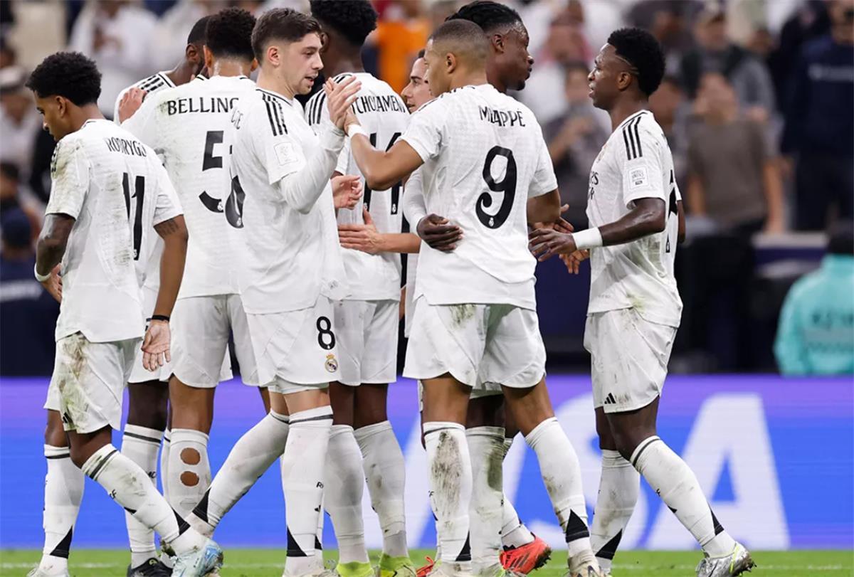 دفعة ملكية: دوري الأبطال يمهد الطريق لـ ريال مدريد في ضم نيكو شلوتربيك الدفاعية