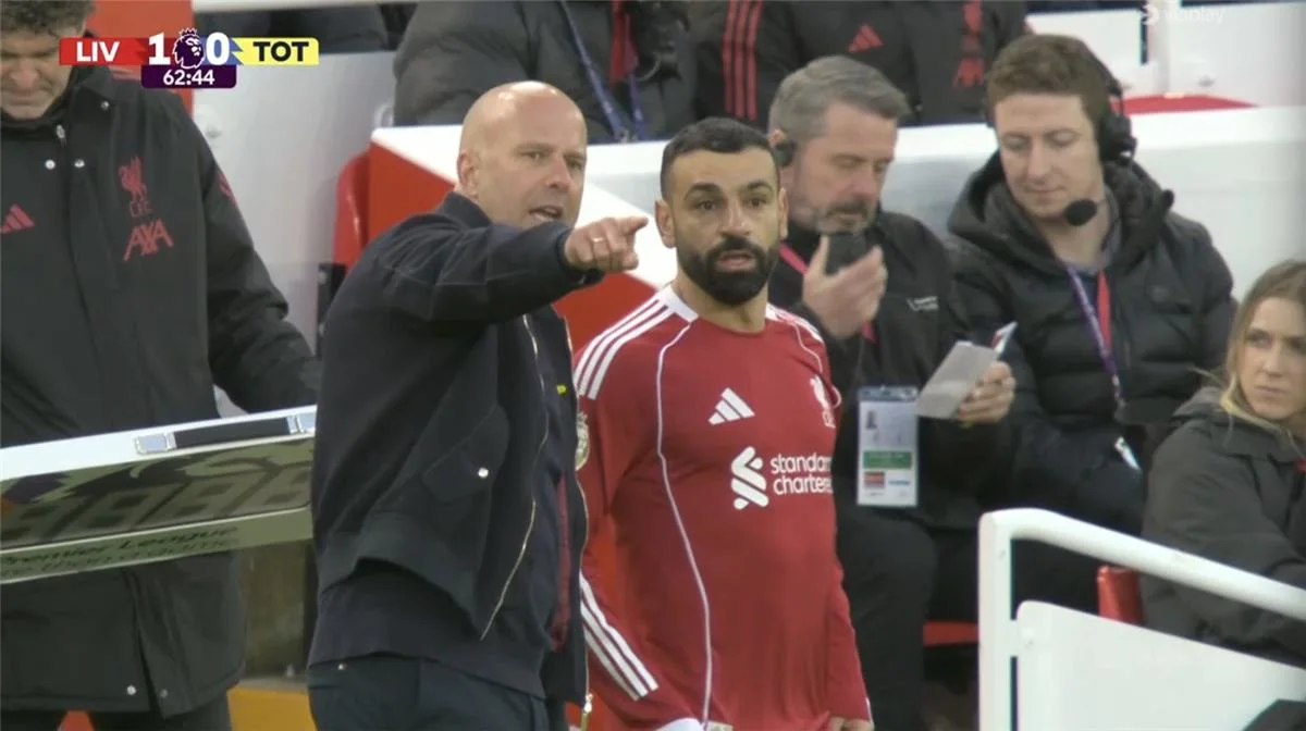 انفجار غضب سلوت: تفاصيل انفعاله النادر بسبب محمد صلاح في قمة ليفربول وتوتنهام