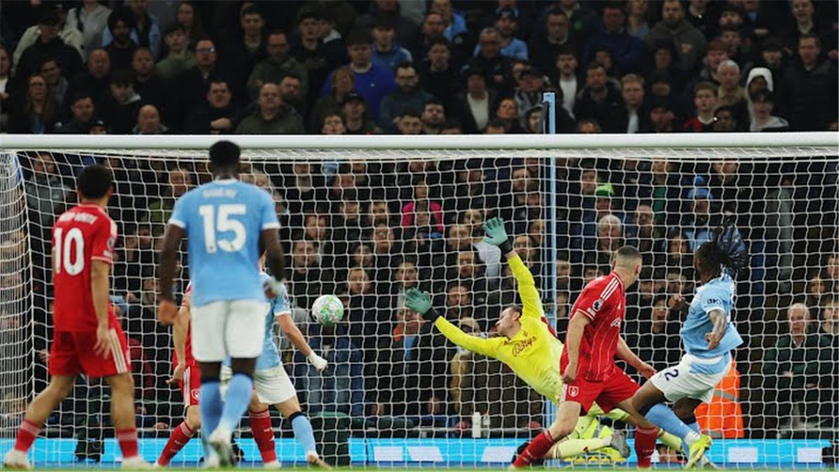 لحظة الإلهام: أنطوان سيمينيو يسجل هدف سيمينيو الأول لمانشستر سيتي ضد نوتينجهام فورست ويُشعل صراع البريميرليج