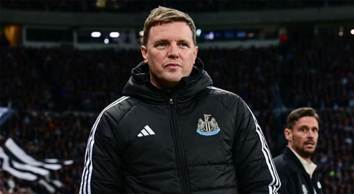 إيدي هاو يفتح النار: شكوك مدرب نيوكاسل حول ركلة جزاء برشلونة تثير الجدل وتصدم الجماهير