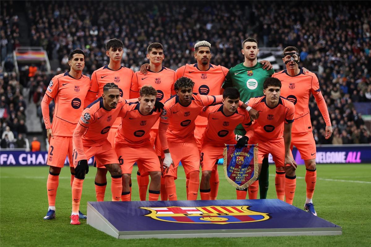 مفترق طرق حاسم: برشلونة يفتح الباب أمام رحيل أليخاندرو بالدي نهاية الموسم