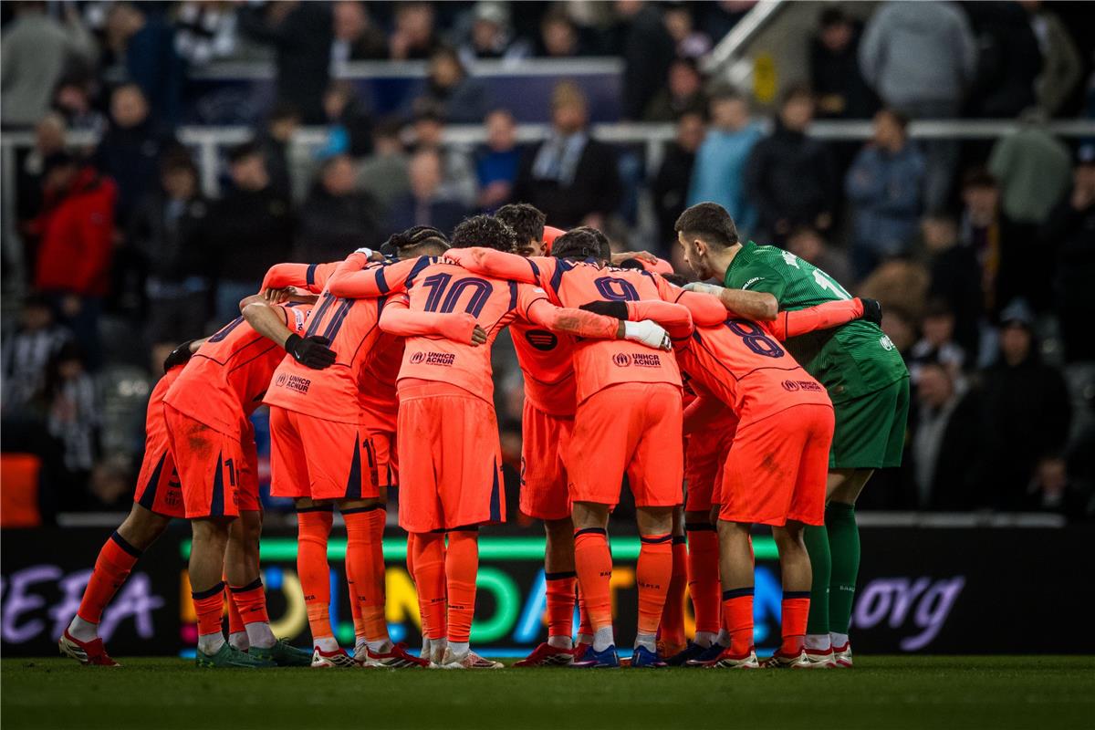 الأسماء والخطط: التشكيلة الرسمية لبرشلونة ضد إشبيلية في الليجا بقيادة فليك