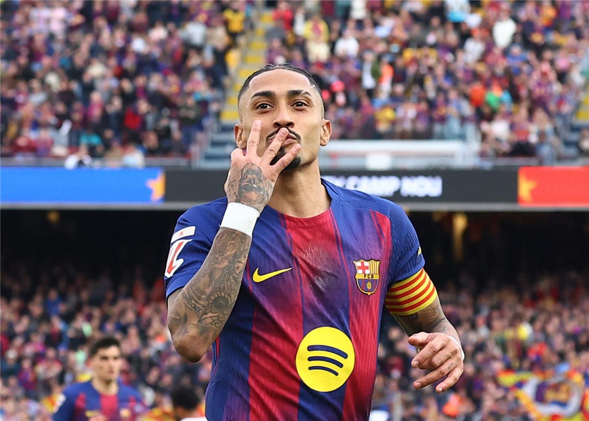 رافينها يكشف: كيف أحدث هانز فليك ثورة في مسيرتي ببرشلونة ومنع رحيلي؟ قصة التألق والولاء