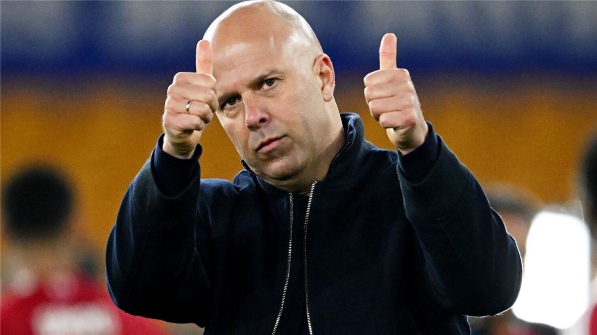 تكتيكات مثيرة للجدل: انتقاد روبي فاولر لخطط سلوت في قمة ليفربول وتوتنهام