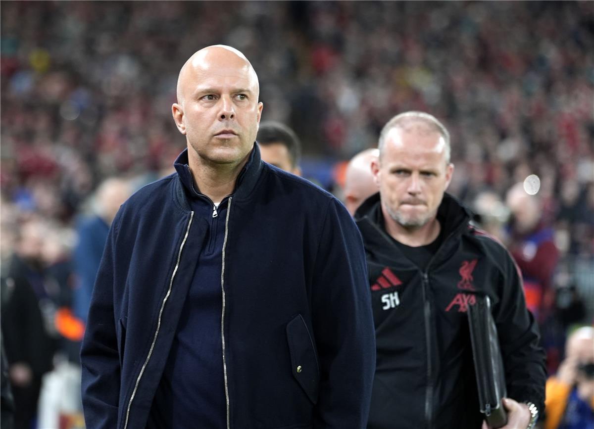 سلوت يحلل: انتصار ليفربول الكبير على جالطة سراي ومخاوف باريس سان جيرمان – تصريحات آرني سلوت عن ليفربول وباريس سان جيرمان