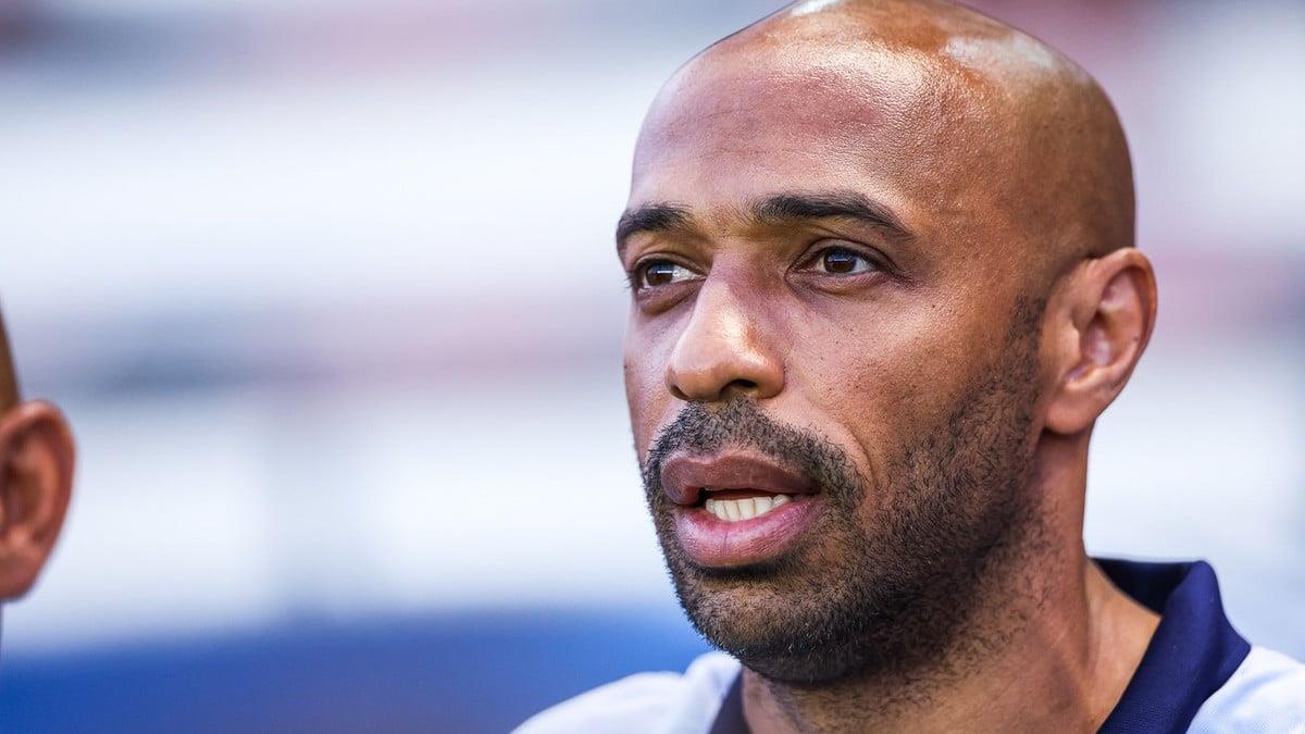 من الظل إلى النجومية: تييري هنري يراهن على مستقبل هوجو إيكتيكي مع ليفربول كأحد نخبة المهاجمين