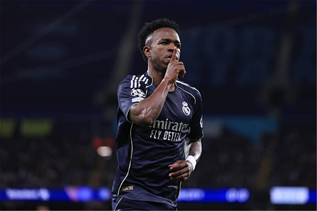 فينيسيوس جونيور: نجم ريال مدريد الصاعد يتجاوز الأساطير ويطارد أرقام ميسي في دوري الأبطال