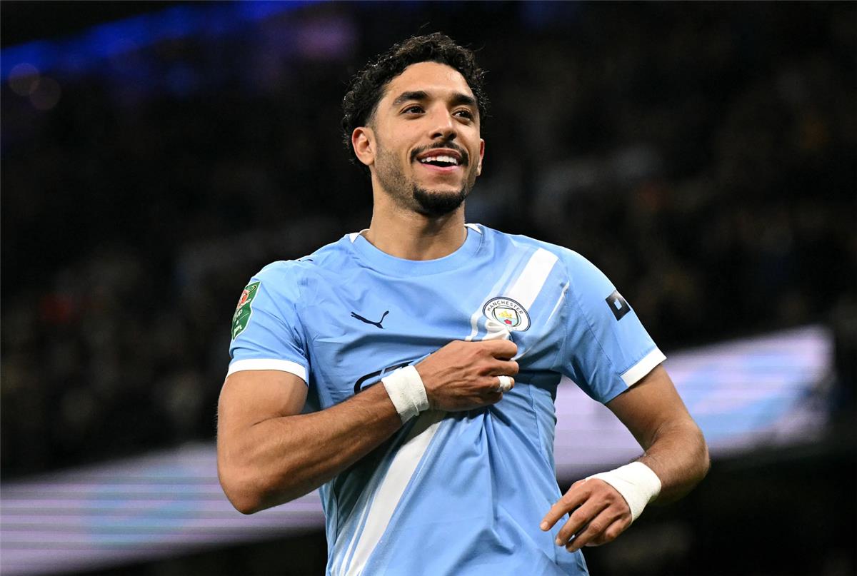 عمر مرموش على رادار برشلونة: هل يكون النجم المصري خياراً ذكياً للبلوغرانا؟