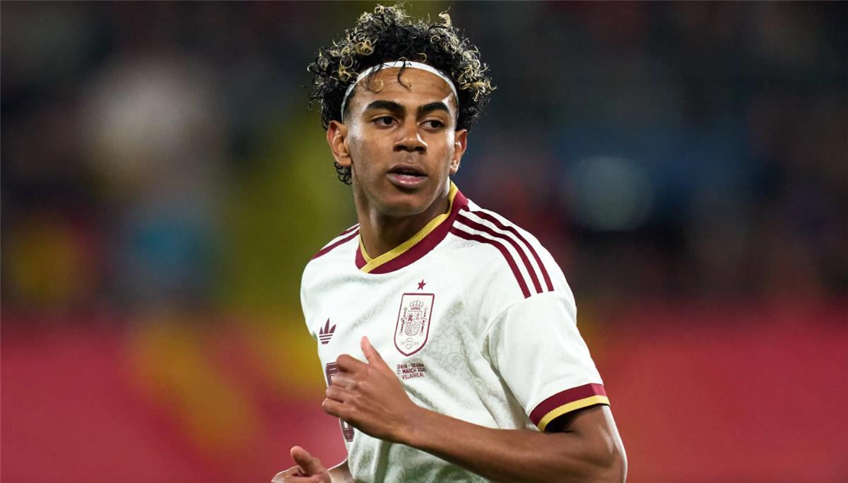 الكشف عن تشكيل منتخب إسبانيا لمواجهة مصر الودية: نظرة على استراتيجية دي لا فوينتي ومستقبل النجوم الشابة