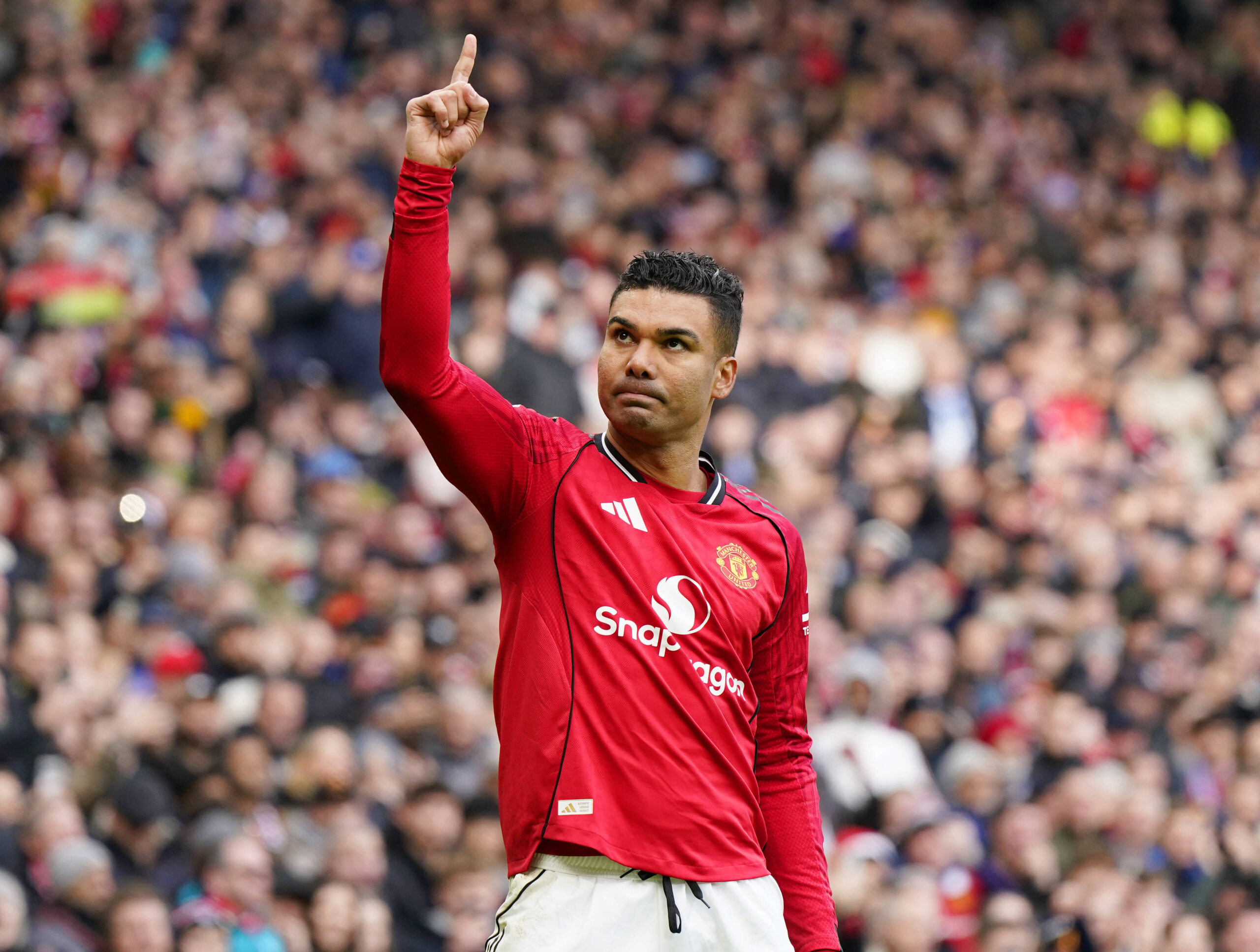 Manchester United lead race for Premier League destroyer