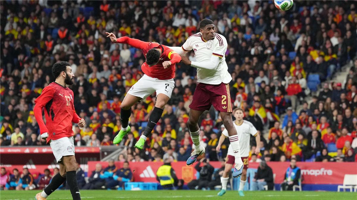 إستيبان إيبارا يكشف: تحليل التعصب المخطط له في كرة القدم الإسبانية وتحدي الكراهية المتجذرة