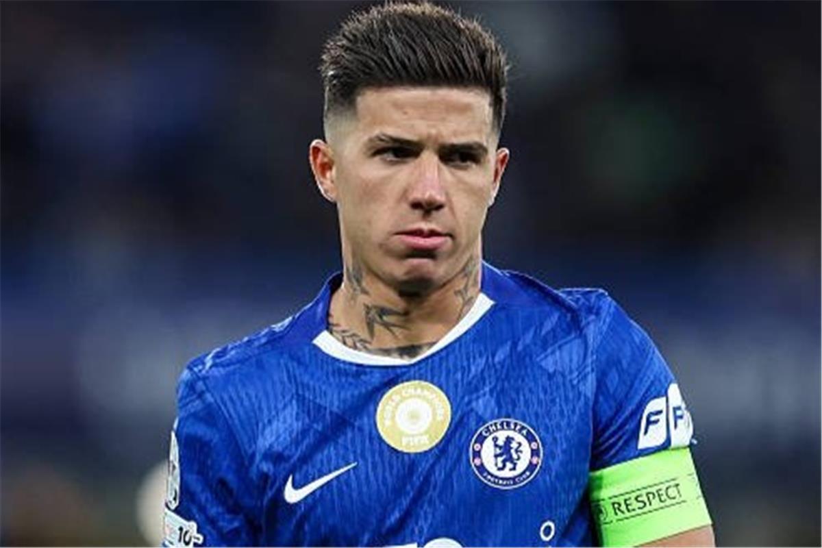 تداعيات تصريحات إنزو فرنانديز عن ريال مدريد: هل تشتعل الأجواء في غرفة ملابس تشيلسي؟