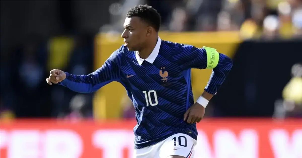 زوبعة حول شارة القيادة: جدل مبابي يثير تساؤلات حول قيم القيادة في المنتخب الفرنسي