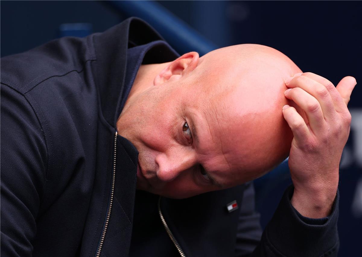 تحليل معمق: أرقام ليفربول السلبية تحت قيادة سلوت تهز عرش الريدز التاريخي