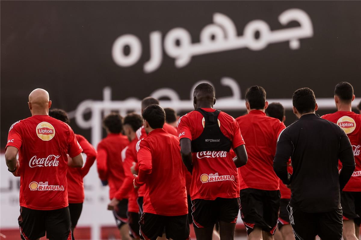 توقعات شوبير: محمد شريف يعود لقيادة هجوم الأهلي أمام سيراميكا كليوباترا